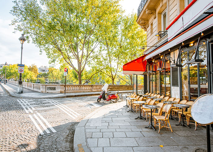 Lunch-alone-in-Europe